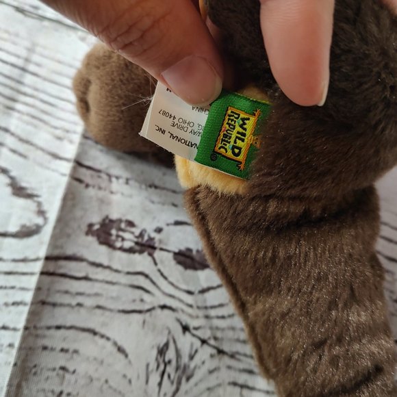 Wild Republic River Otter realistic Plush 10" Standing Stuffed Animal Toy - Picture 6 of 8